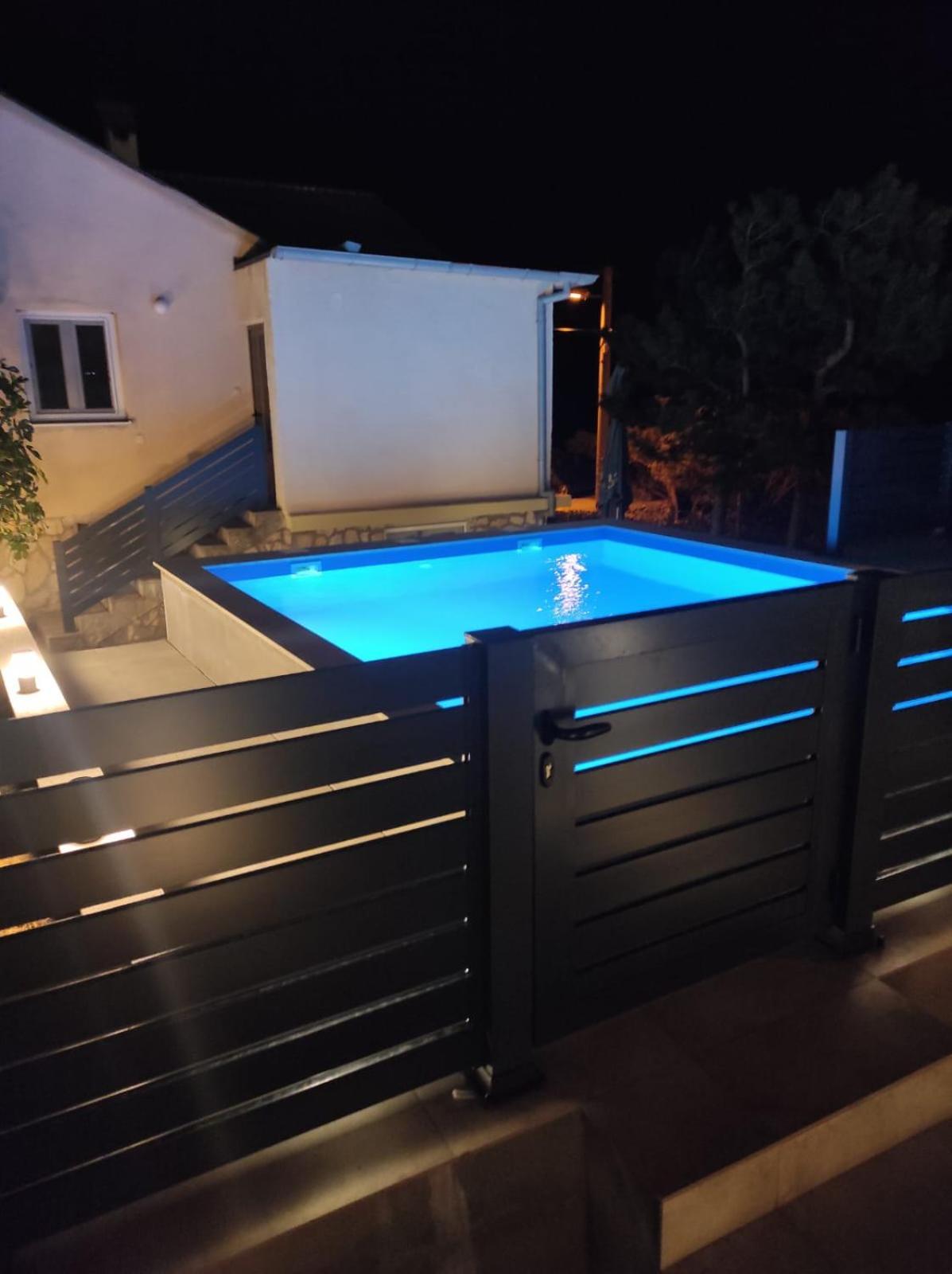 Beachfront House Ivana With Pool - Renovated 2025 Cesarica Exteriér fotografie